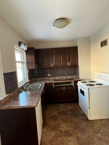 1607 25 Avenue Sw, Calgary, AB - Indoor Photo Showing Kitchen With Double Sink