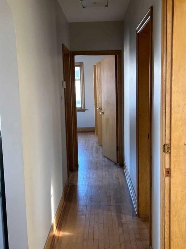 1607 25 Avenue Sw, Calgary, AB - Indoor Photo Showing Other Room
