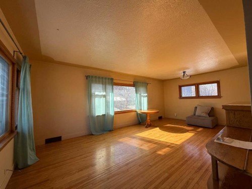 1607 25 Avenue Sw, Calgary, AB - Indoor