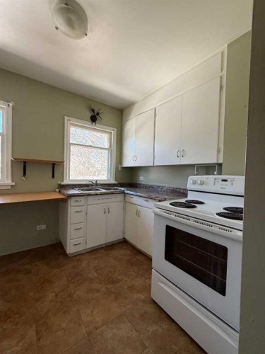 1607 25 Avenue Sw, Calgary, AB - Indoor Photo Showing Kitchen With Double Sink