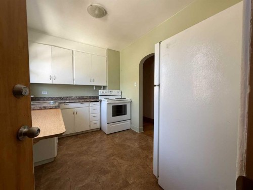 1607 25 Avenue Sw, Calgary, AB - Indoor Photo Showing Kitchen