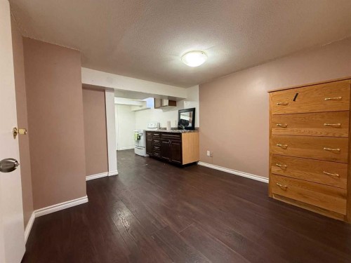 1607 25 Avenue Sw, Calgary, AB - Indoor Photo Showing Other Room