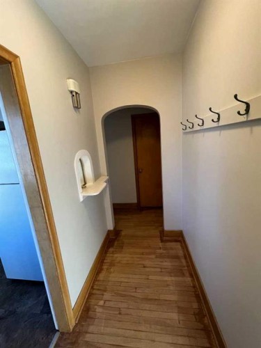 1607 25 Avenue Sw, Calgary, AB - Indoor Photo Showing Other Room