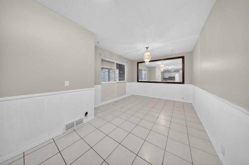 520 43 Street Se, Calgary, AB - Indoor Photo Showing Other Room