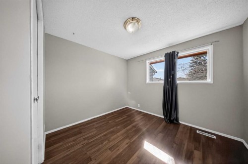 520 43 Street Se, Calgary, AB - Indoor Photo Showing Other Room