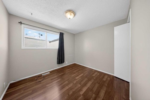 520 43 Street Se, Calgary, AB - Indoor Photo Showing Other Room