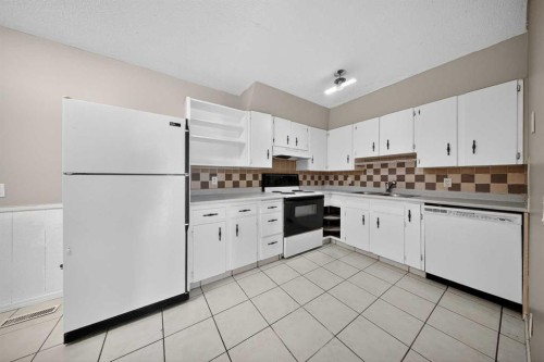 520 43 Street Se, Calgary, AB - Indoor Photo Showing Kitchen