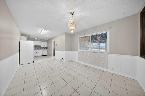 520 43 Street Se, Calgary, AB - Indoor Photo Showing Other Room