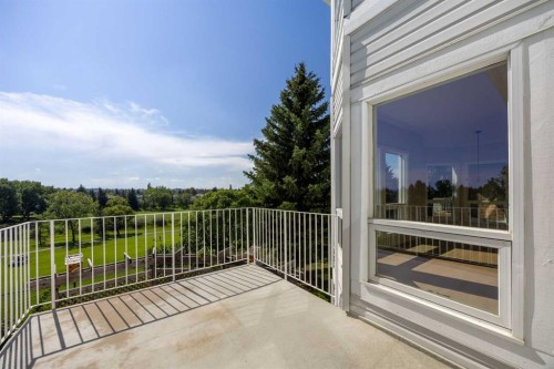 21 Douglas Woods Manor Se, Calgary, AB - Outdoor With Exterior