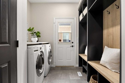21 Douglas Woods Manor Se, Calgary, AB - Indoor Photo Showing Laundry Room