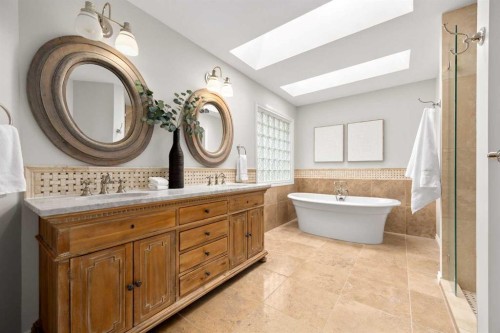 21 Douglas Woods Manor Se, Calgary, AB - Indoor Photo Showing Bathroom