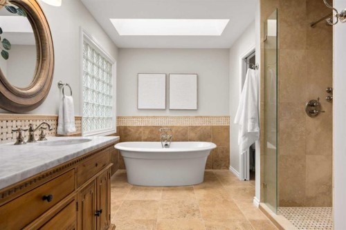 21 Douglas Woods Manor Se, Calgary, AB - Indoor Photo Showing Bathroom