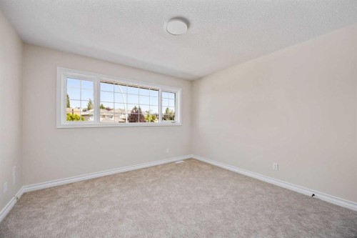 21 Douglas Woods Manor Se, Calgary, AB - Indoor Photo Showing Other Room