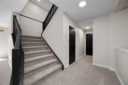 21 Douglas Woods Manor Se, Calgary, AB - Indoor Photo Showing Other Room
