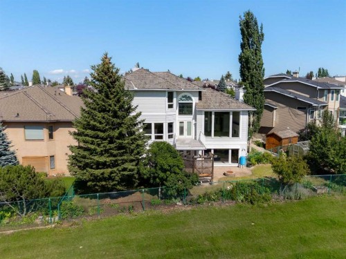 21 Douglas Woods Manor Se, Calgary, AB - Outdoor