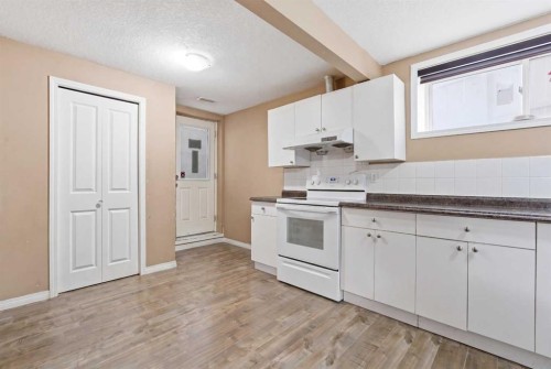 246 Martinwood Place Ne, Calgary, AB - Indoor Photo Showing Kitchen