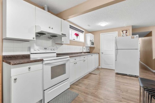 246 Martinwood Place Ne, Calgary, AB - Indoor Photo Showing Kitchen