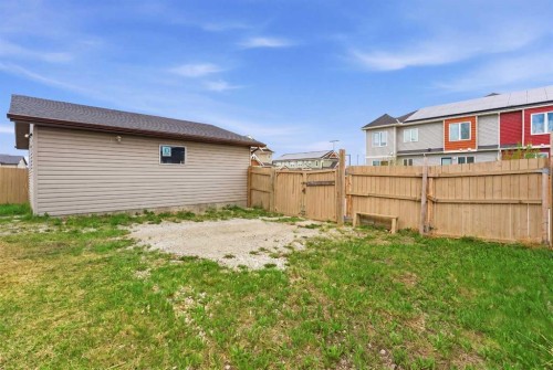 246 Martinwood Place Ne, Calgary, AB - Outdoor