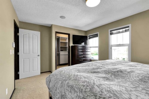 10 Autumn Green Se, Calgary, AB - Indoor Photo Showing Bedroom