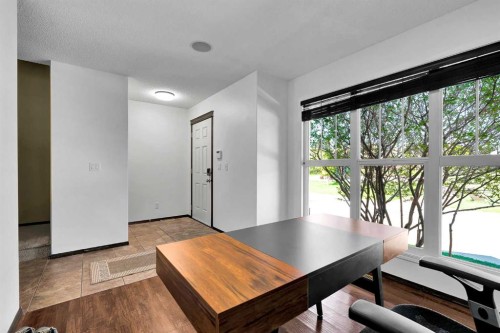 10 Autumn Green Se, Calgary, AB - Indoor Photo Showing Other Room