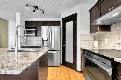 10 Autumn Green Se, Calgary, AB - Indoor Photo Showing Kitchen With Upgraded Kitchen