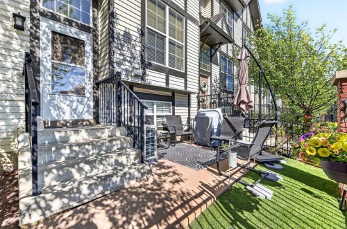 312 New Brighton Villas Se, Calgary, AB - Outdoor