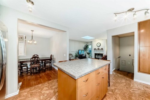308 Cannington Place Sw, Calgary, AB - Indoor Photo Showing Kitchen