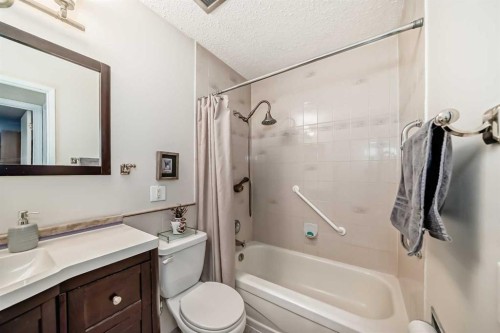 308 Cannington Place Sw, Calgary, AB - Indoor Photo Showing Bathroom