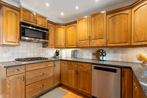 476 Silvergrove Gardens Nw, Calgary, AB - Indoor Photo Showing Kitchen
