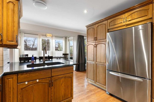 476 Silvergrove Gardens Nw, Calgary, AB - Indoor Photo Showing Kitchen With Double Sink