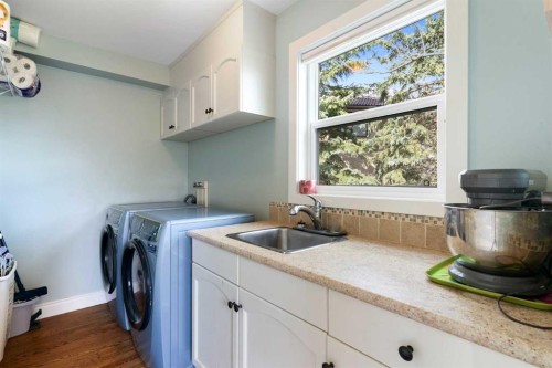 476 Silvergrove Gardens Nw, Calgary, AB - Indoor Photo Showing Laundry Room