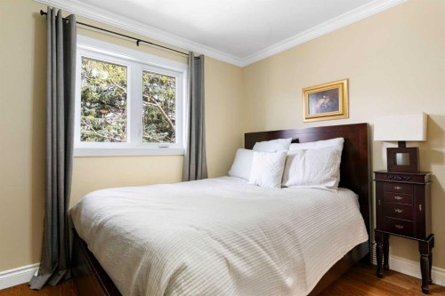 476 Silvergrove Gardens Nw, Calgary, AB - Indoor Photo Showing Bedroom
