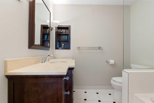 476 Silvergrove Gardens Nw, Calgary, AB - Indoor Photo Showing Bathroom