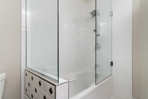 476 Silvergrove Gardens Nw, Calgary, AB - Indoor Photo Showing Bathroom