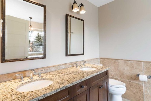 476 Silvergrove Gardens Nw, Calgary, AB - Indoor Photo Showing Bathroom