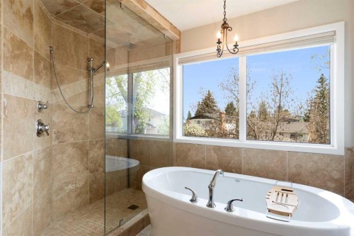 476 Silvergrove Gardens Nw, Calgary, AB - Indoor Photo Showing Bathroom