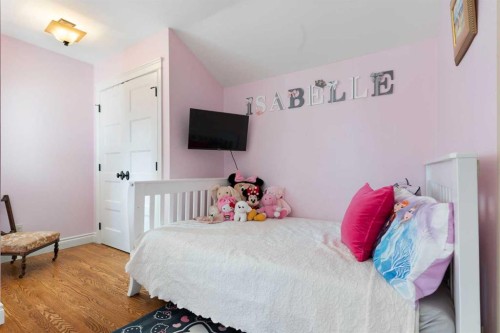 476 Silvergrove Gardens Nw, Calgary, AB - Indoor Photo Showing Bedroom