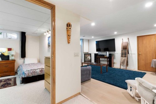 476 Silvergrove Gardens Nw, Calgary, AB - Indoor