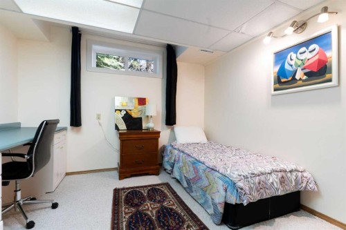 476 Silvergrove Gardens Nw, Calgary, AB - Indoor Photo Showing Bedroom