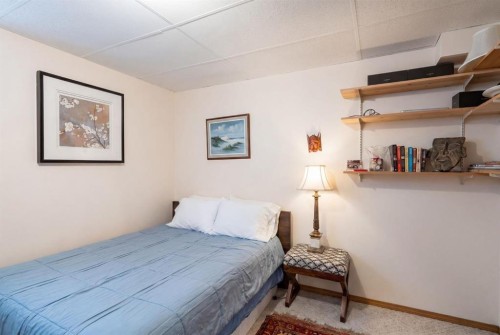 476 Silvergrove Gardens Nw, Calgary, AB - Indoor Photo Showing Bedroom