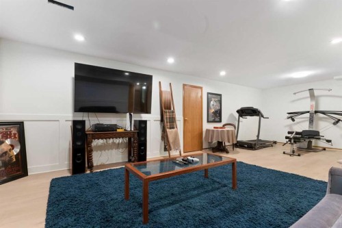 476 Silvergrove Gardens Nw, Calgary, AB - Indoor Photo Showing Gym Room
