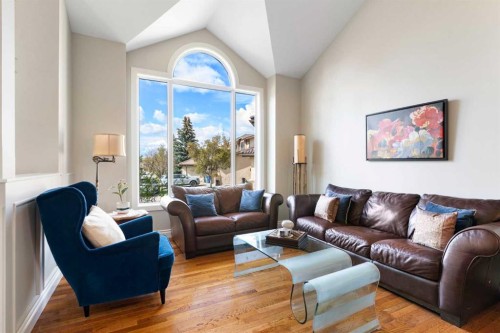 476 Silvergrove Gardens Nw, Calgary, AB - Indoor Photo Showing Living Room