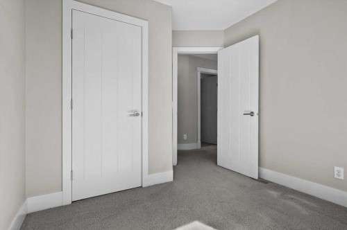 2330 25 Avenue Nw, Calgary, AB - Indoor