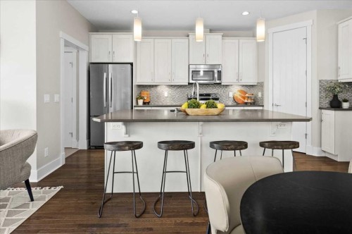2330 25 Avenue Nw, Calgary, AB - Indoor Photo Showing Kitchen With Upgraded Kitchen