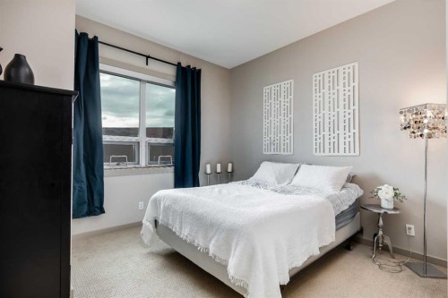 205-210 15 Avenue Se, Calgary, AB - Indoor Photo Showing Bedroom