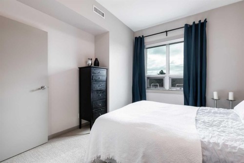 205-210 15 Avenue Se, Calgary, AB - Indoor Photo Showing Bedroom