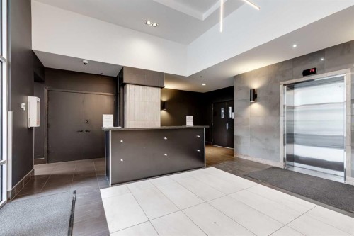 205-210 15 Avenue Se, Calgary, AB - Indoor Photo Showing Other Room