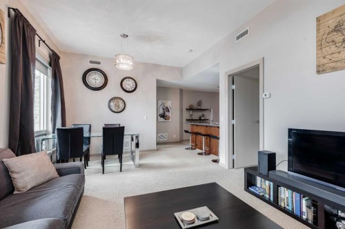 205-210 15 Avenue Se, Calgary, AB - Indoor Photo Showing Living Room