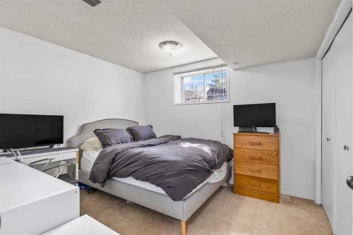 28 Beddington Crescent Ne, Calgary, AB - Indoor Photo Showing Bedroom