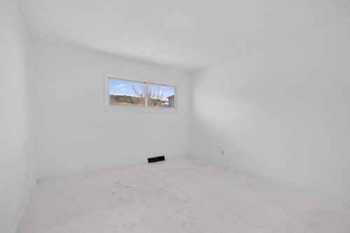 2533 9 Avenue Se, Calgary, AB - Indoor Photo Showing Other Room